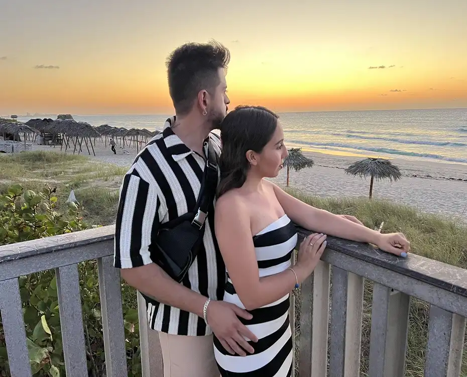 Varadero Night Walking Tour, Cocktails, Dinner, and Music